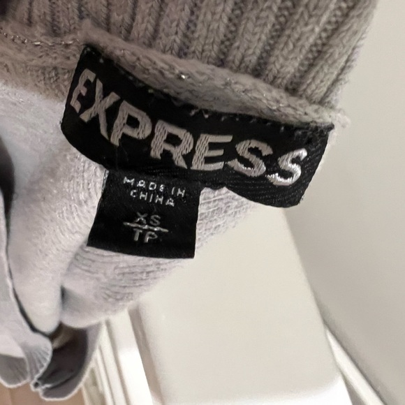 Express Fitted Double V-Neck Pullover Sweater, XS, Grey - Picture 3 of 4